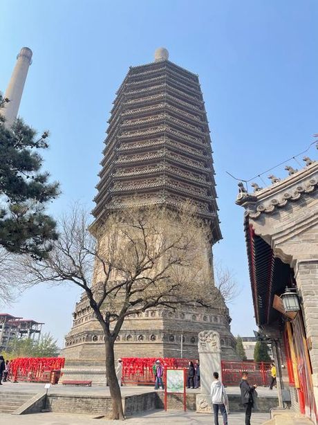 北京郊区最大的寺院是，北京郊区最大的寺院是哪个？